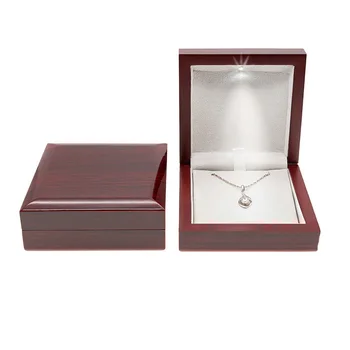 Nové Modely Drevených snubný Prsteň Prívesok Šperky Box s LED Svetlom Malé Trinket Šperky Darček Skladovanie vitrínky